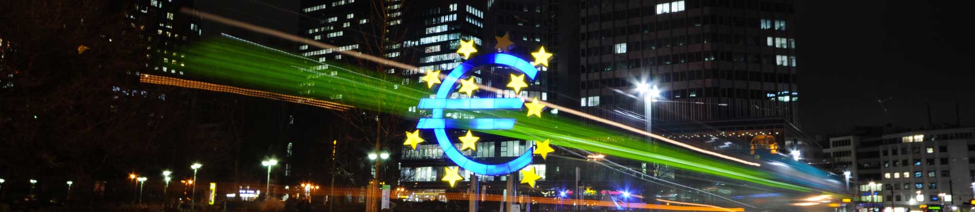 Eurozeichen am Willy-Brandt-Platz in Frankfurt am Main